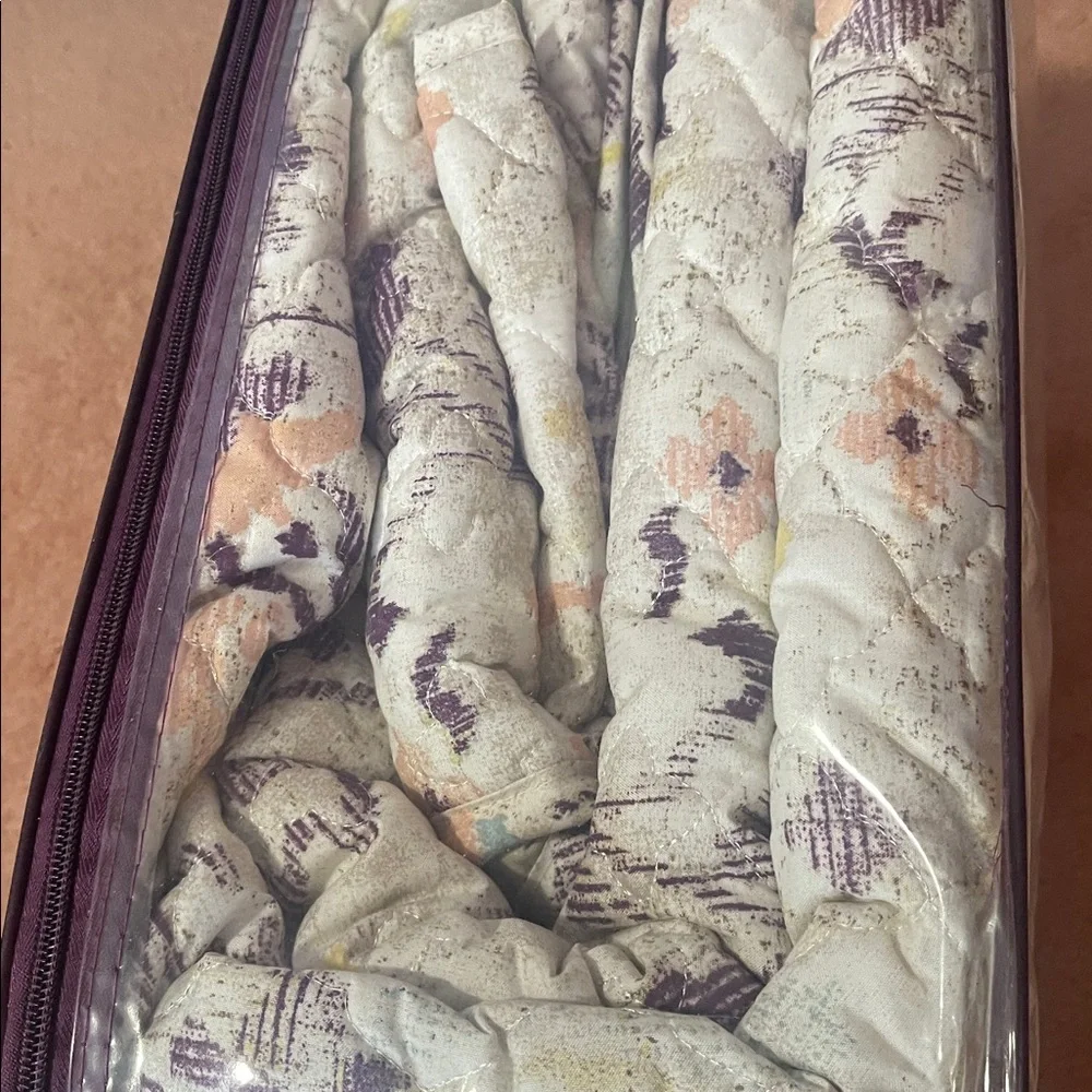 Gloria Vanderbilt Quilt Set - Purple and Yellow NO OFFER Please